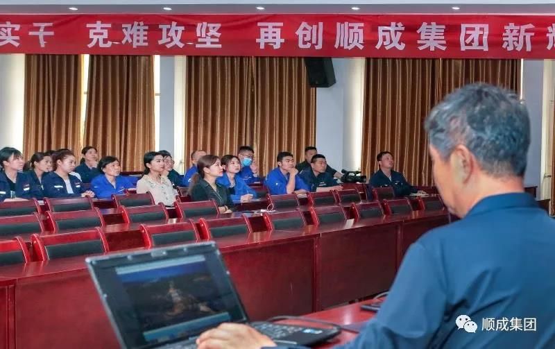 河南J9集团国际集团进行通讯员摄影技术培训班